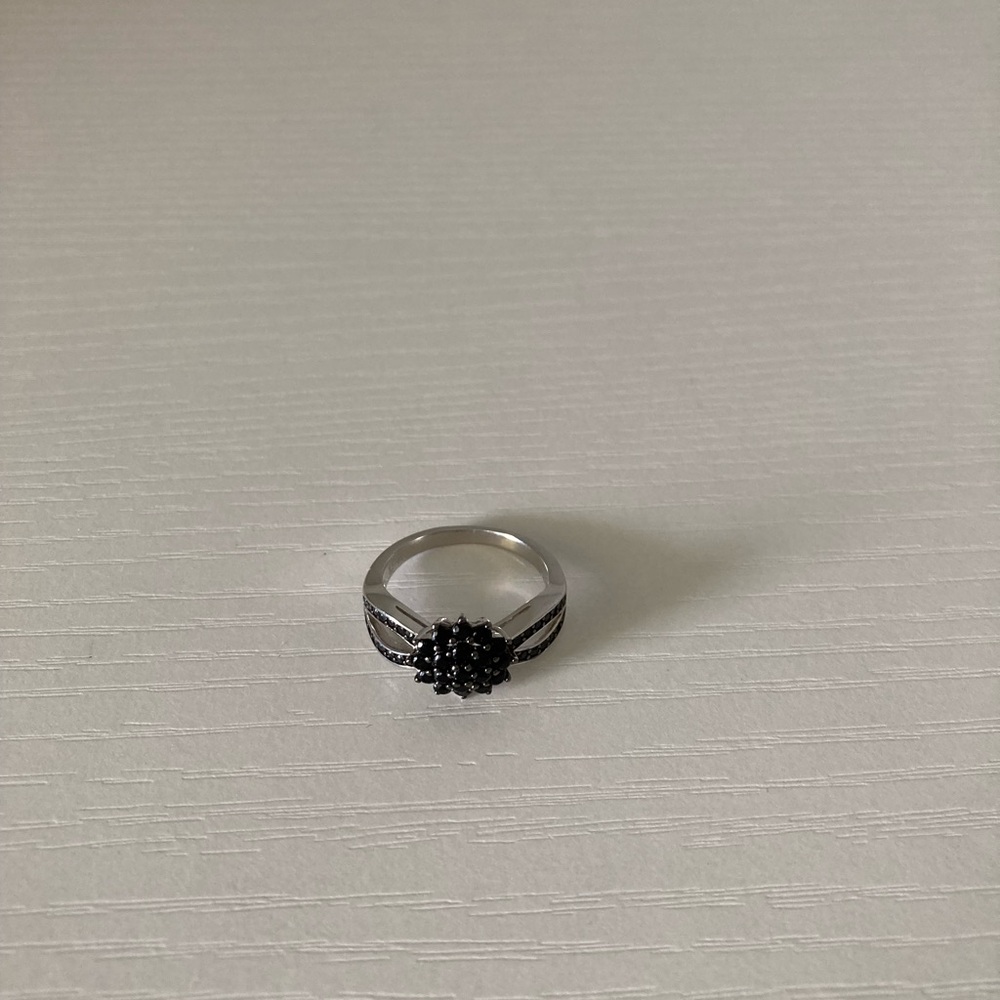 Black spinel ring